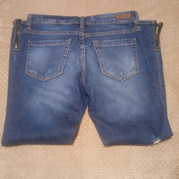 BlankNYC Jeans - Picture 3 of 8